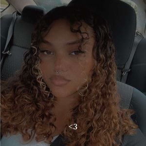 Meet your Posher, Johnasya